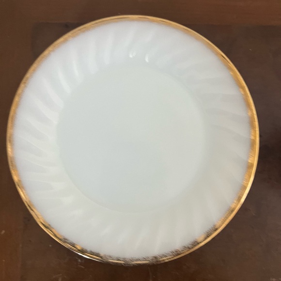 Vintage Fire King Milk Glass and Gold Set of 6 Plates with Sugar and Creamer - Picture 2 of 11